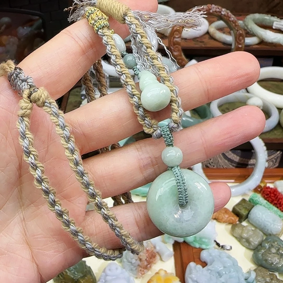 翡翠未镶嵌颈饰手链