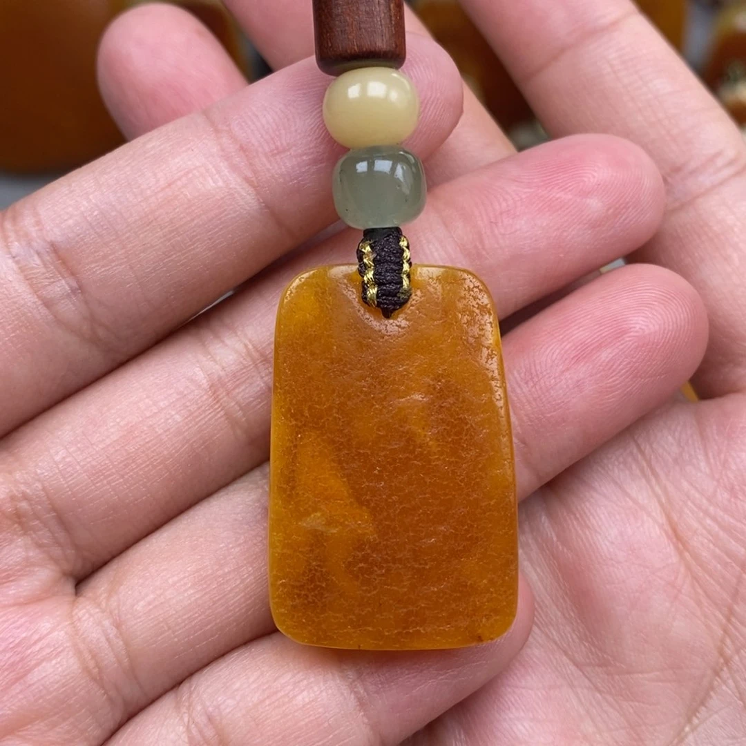 未镶嵌琥珀珠宝奇石