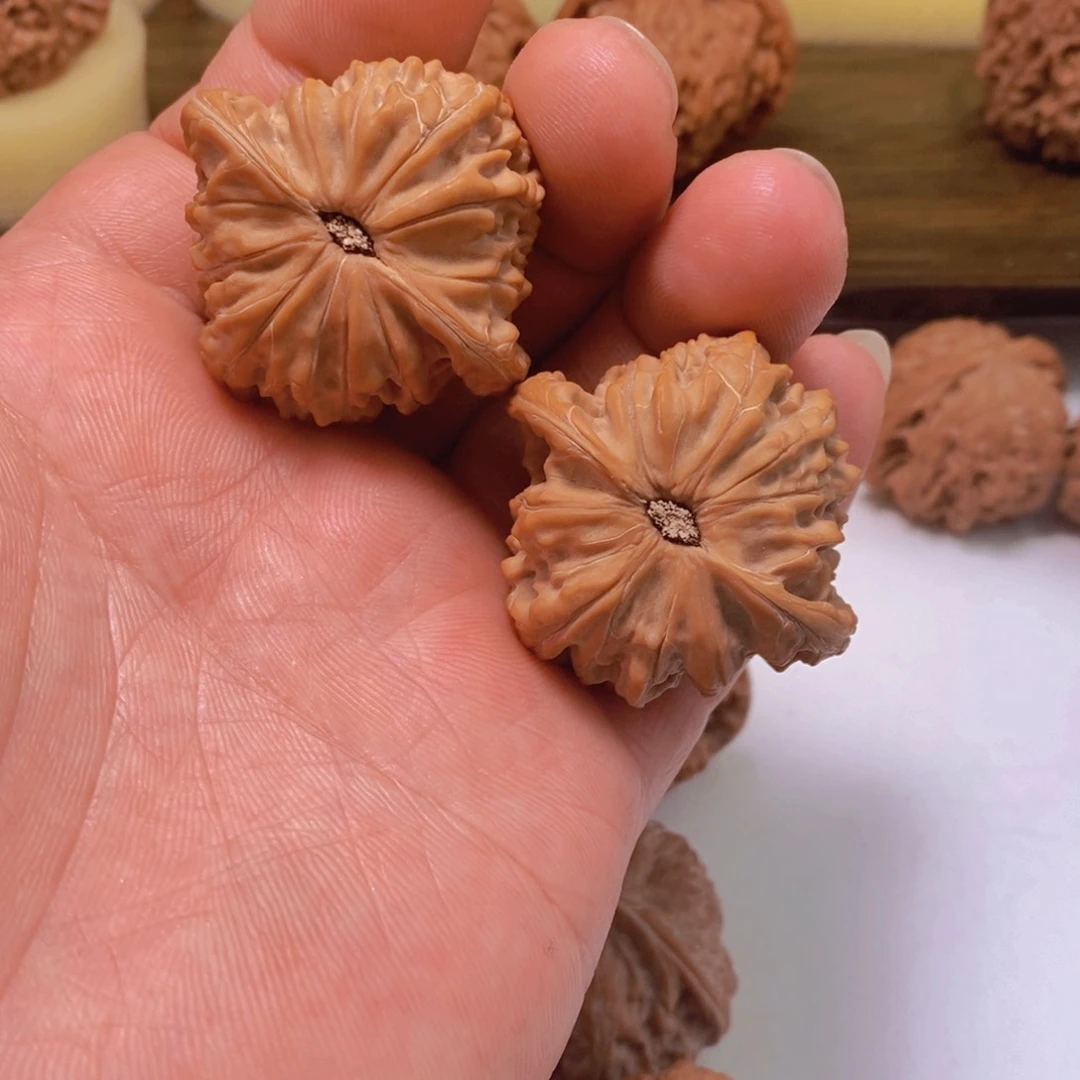 文玩核桃把件杜****?文玩核桃磨盘