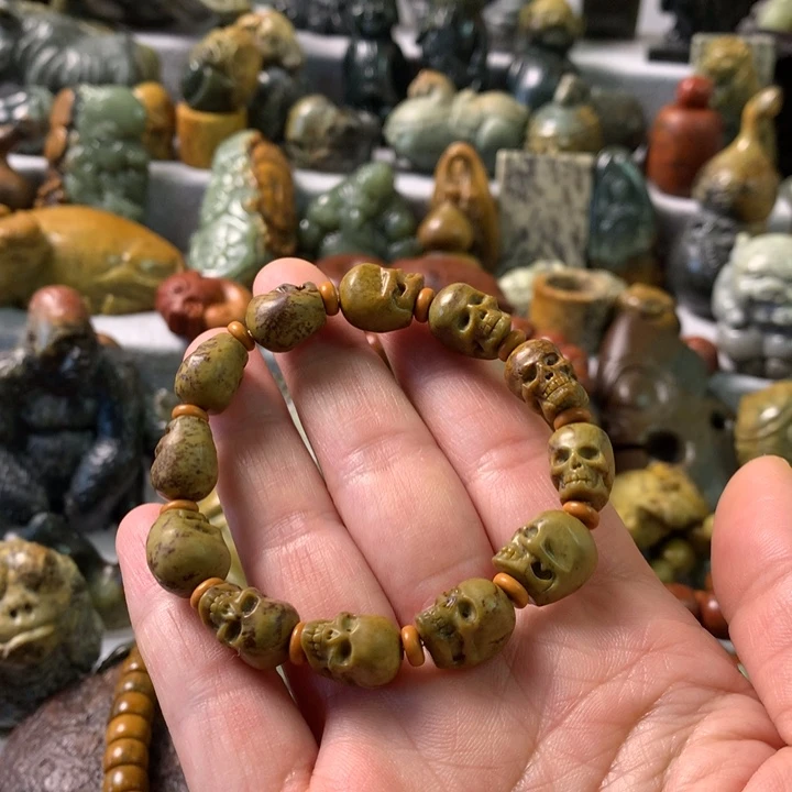 未镶嵌岫岩河磨玉（透闪石质玉）把件