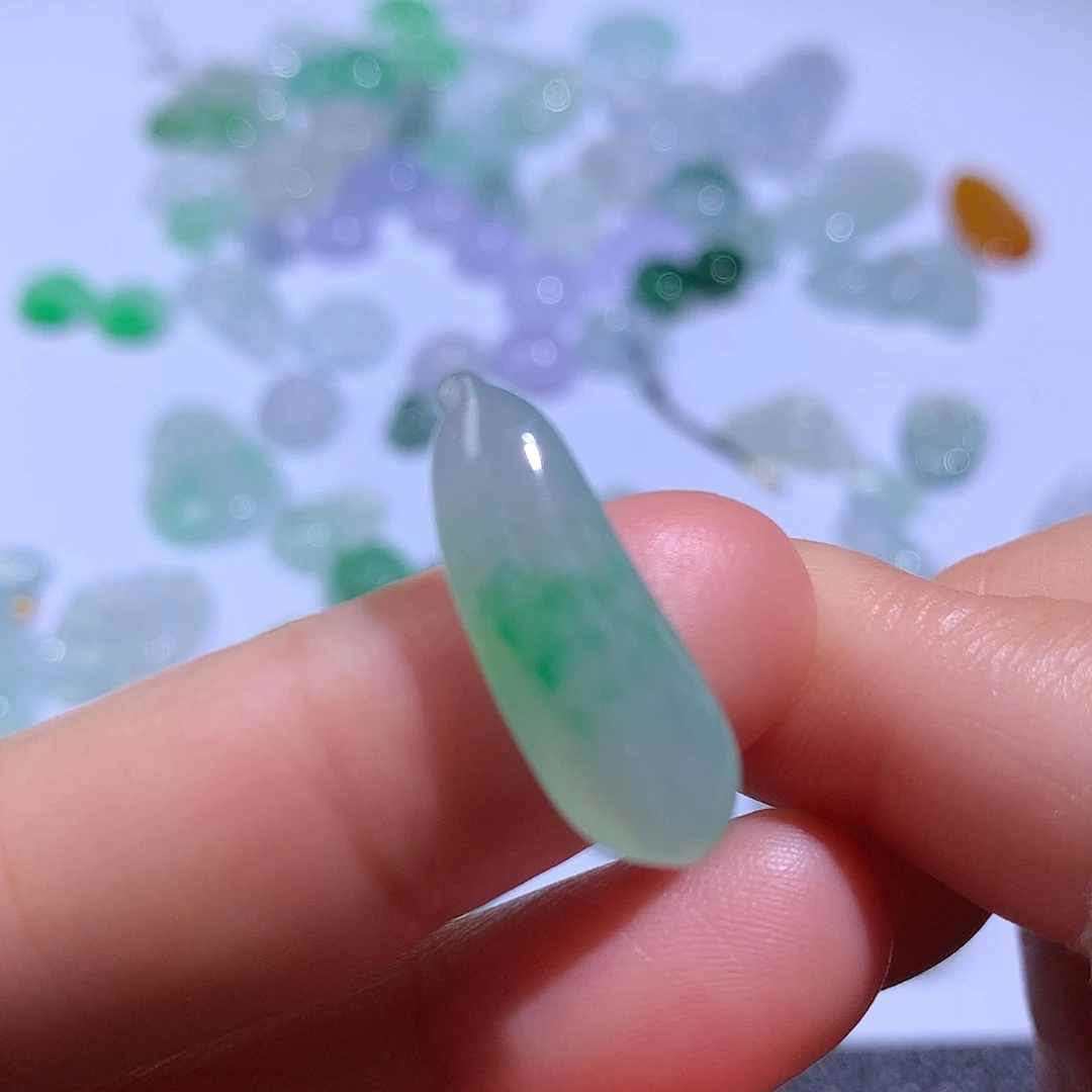 翡翠颈饰未镶嵌瓜