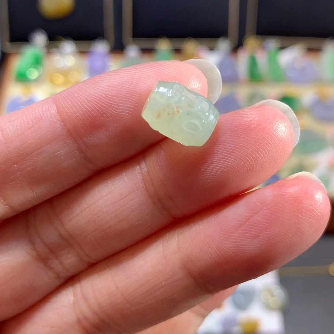 翡翠未镶嵌颈饰翡翠吊坠