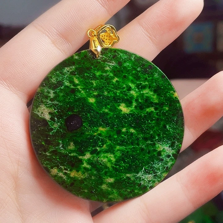 翡翠未镶嵌颈饰多样性
