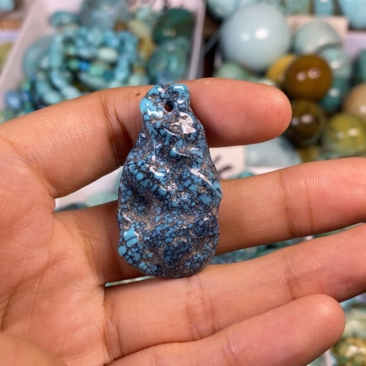 绿松石未镶嵌颈饰