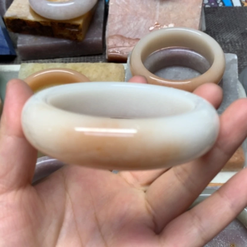 【闪购商品】未镶嵌手镯（圆镯）石英岩玉58➕