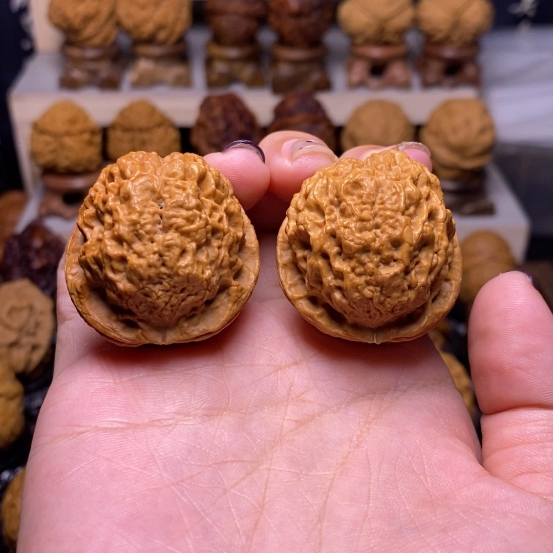 文玩核桃把件Z麒麟纹绣球68…………………