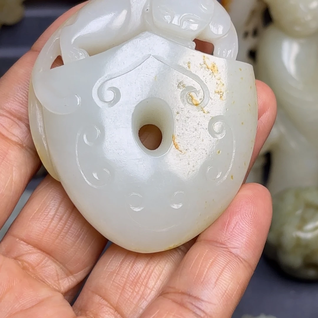 和田玉（糖玉）挂件未镶嵌比***者