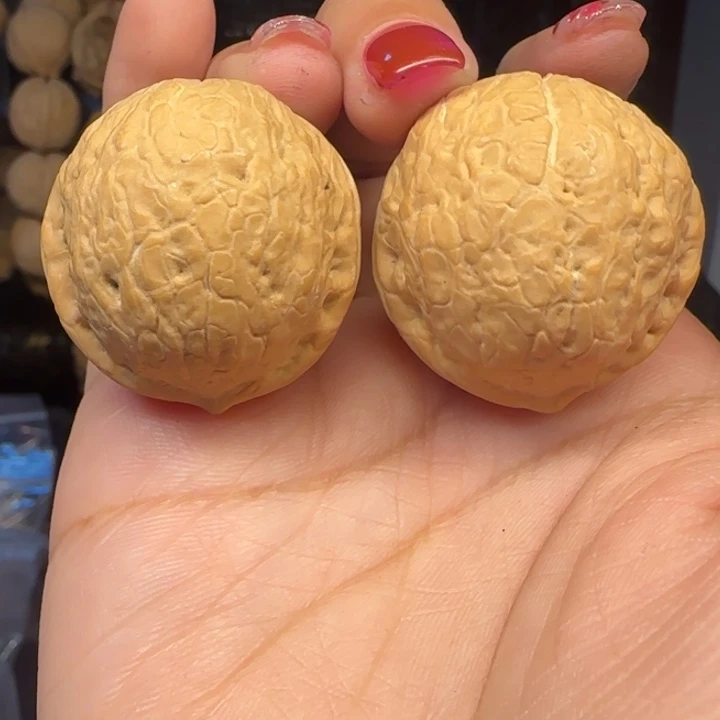 文玩核桃吊坠金龟子