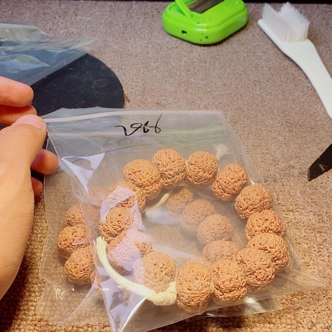 金刚菩提吊坠甲板的结构是一块