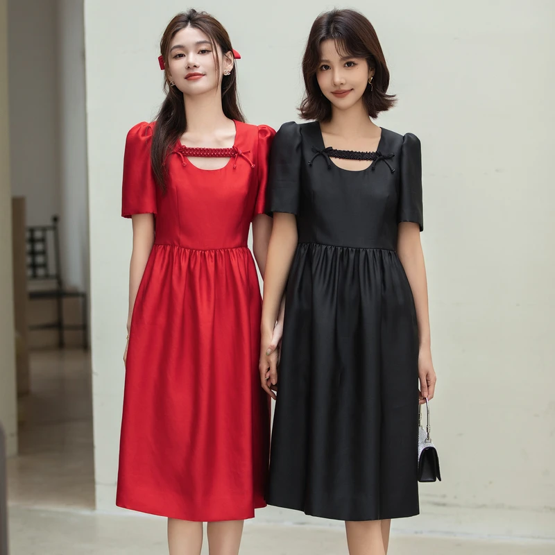 风笛2025夏季新款气质名媛风短袖修身连衣裙设计感法式小黑裙礼服