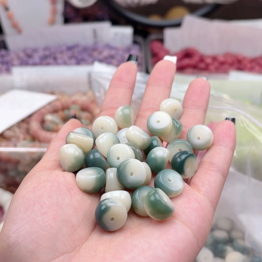 白玉菩提吊坠k14.5mm30颗。绿飘蒜瓣