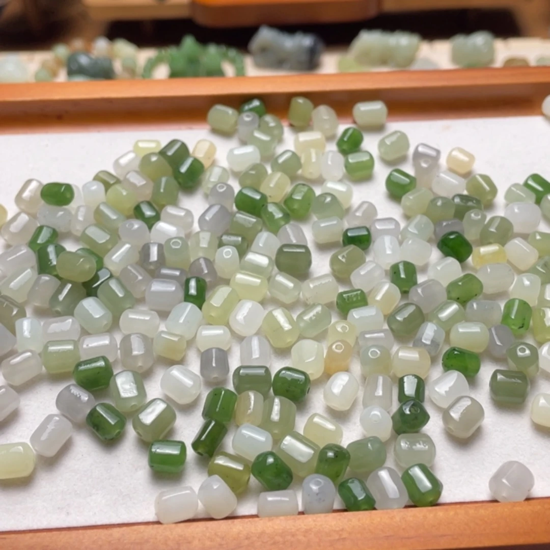 和田玉未镶嵌吊坠(不含链)一个