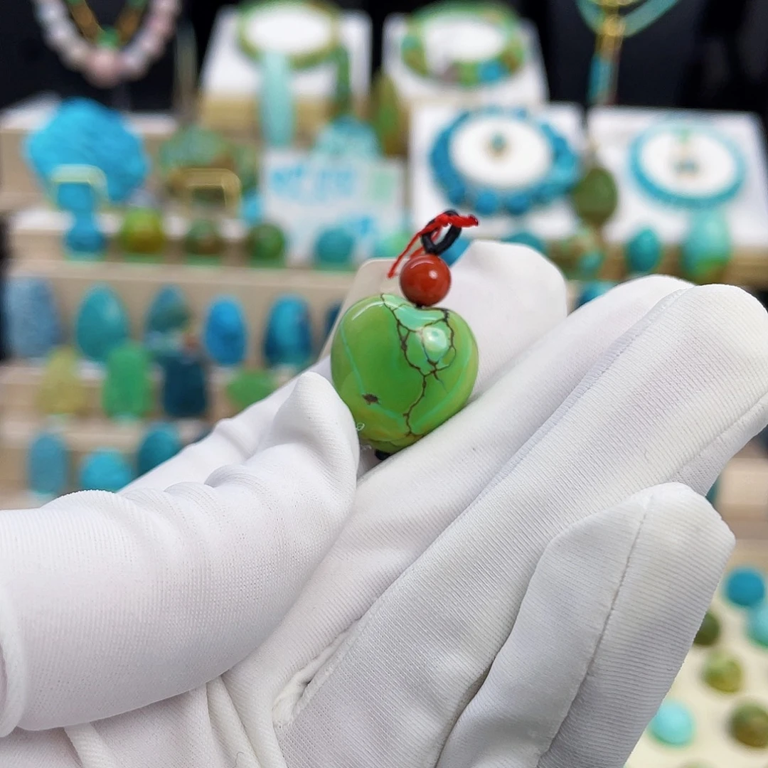 绿松石未镶嵌颈饰