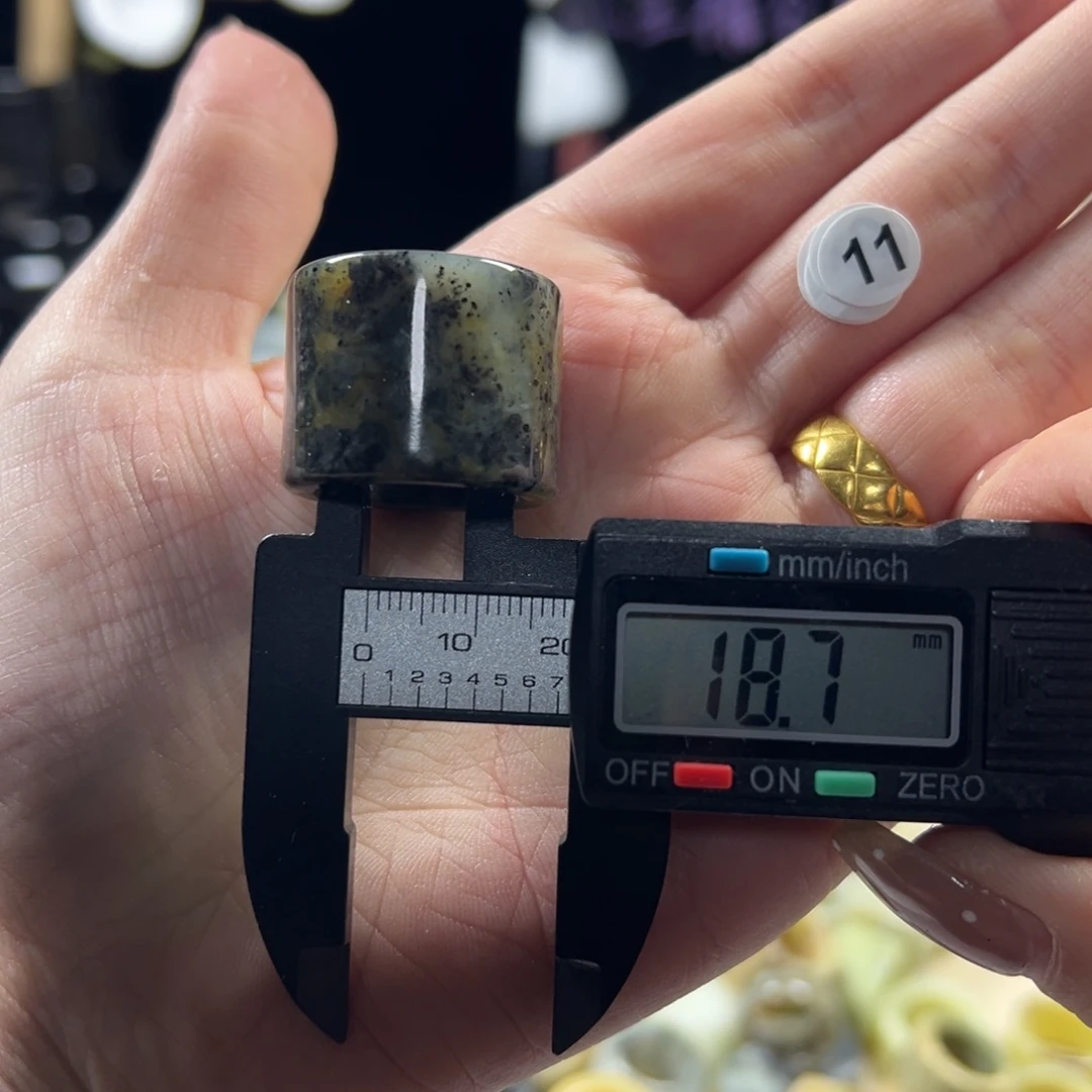 蛇纹石玉未镶嵌戒指