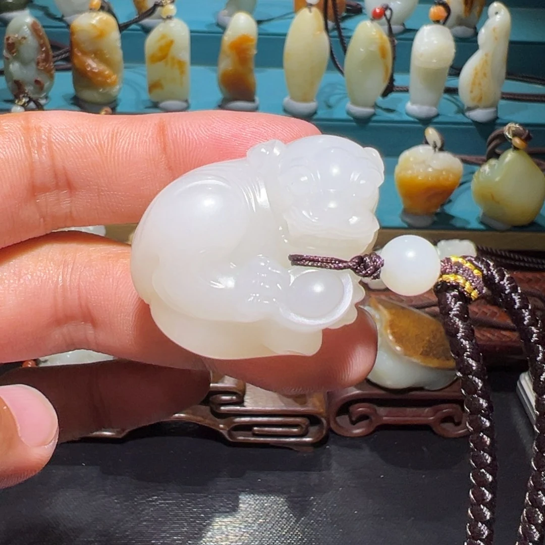 颈饰未镶嵌和田玉（子料）囚*