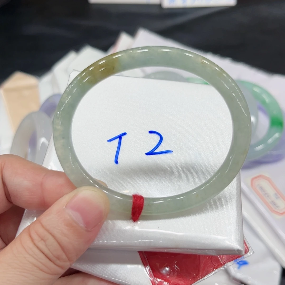 翡翠手镯未镶嵌54.5贵