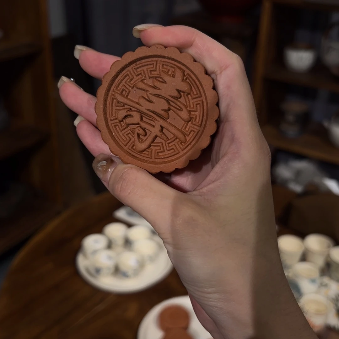 瓷片陶瓷。        陶瓷。