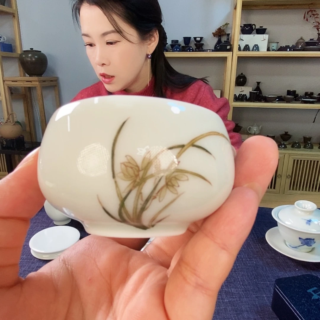 戏墨白釉兰花纹禅定杯