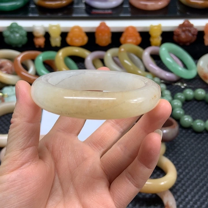 石英质玉未镶嵌手镯