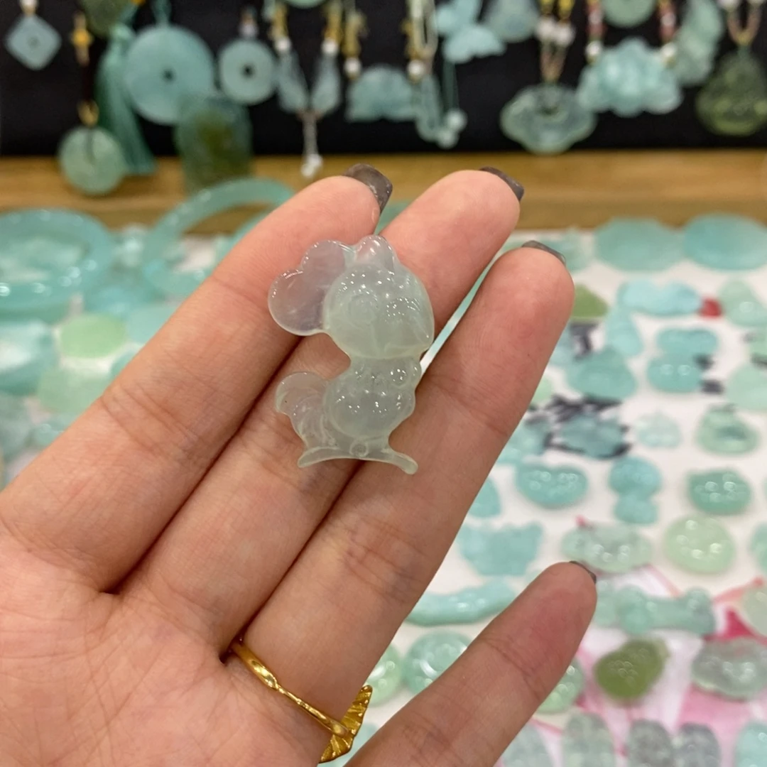 蛇纹石玉未镶嵌颈饰