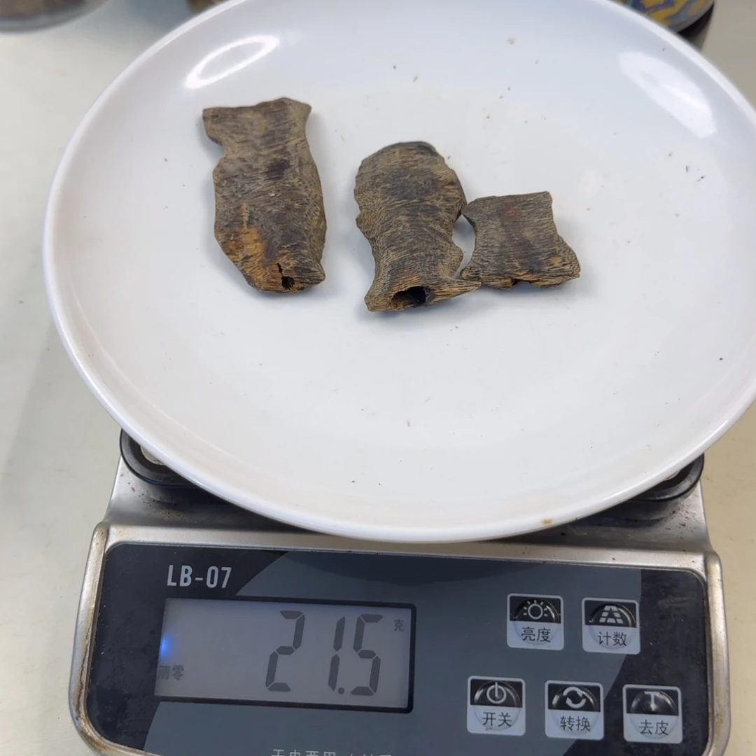 沉香沉香碎屑驼背黑棋精品高油料21克