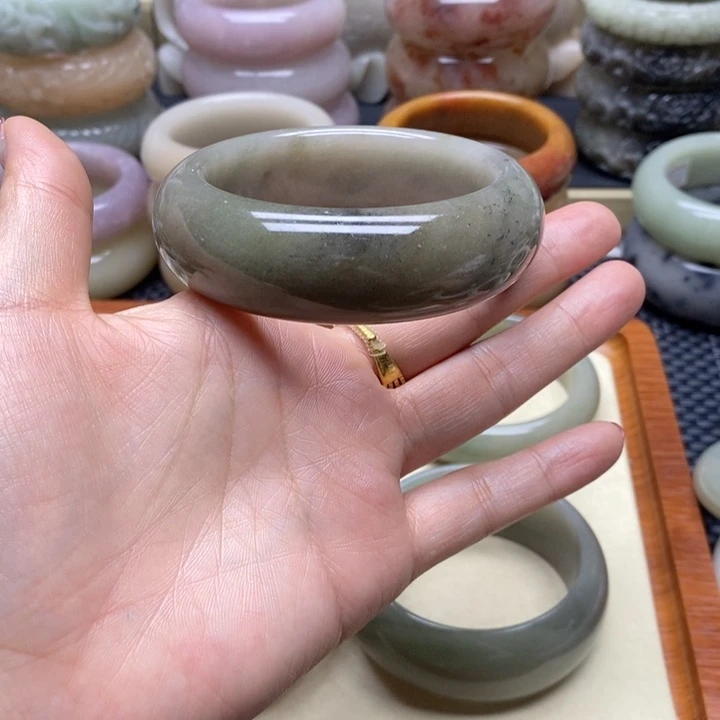 石英岩玉手镯未镶嵌