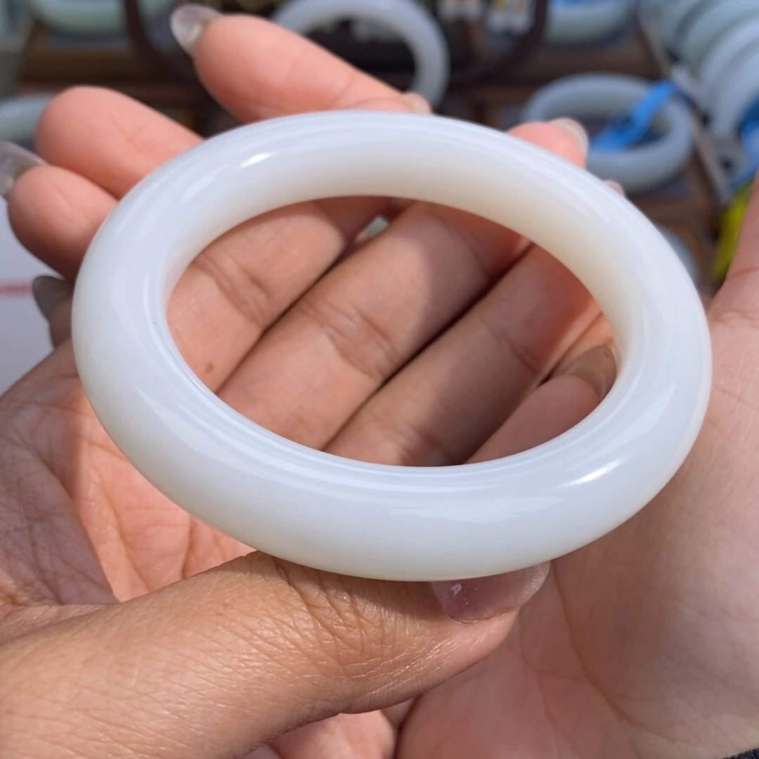 和田玉未镶嵌手镯