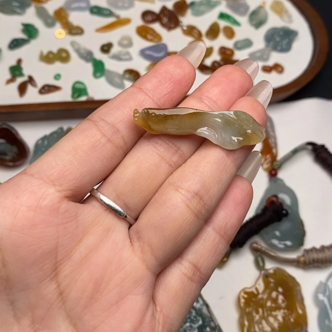 颈饰未镶嵌翡翠鱼