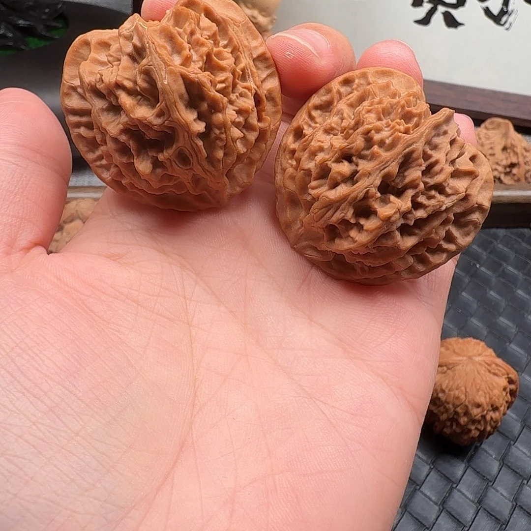 雅***虎核桃全品红皮苹果园42