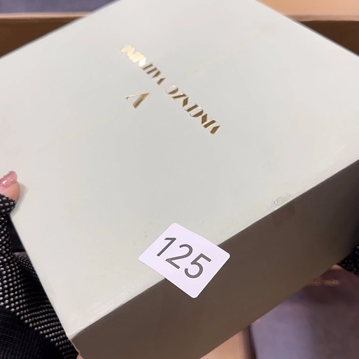 嘻***呢中古物品默认微瑕no退no换