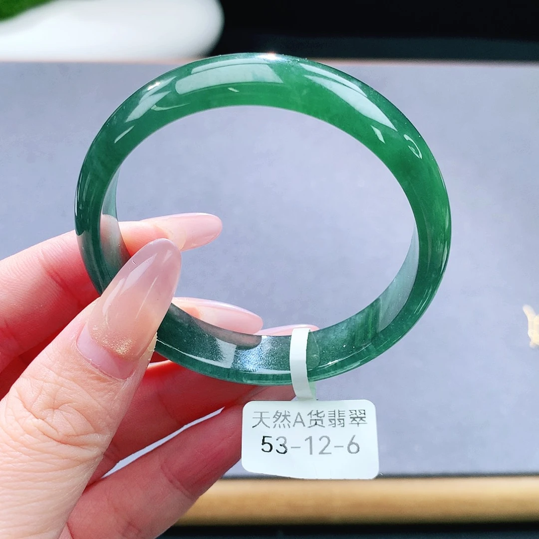 未镶嵌手镯（圆镯）翡翠
