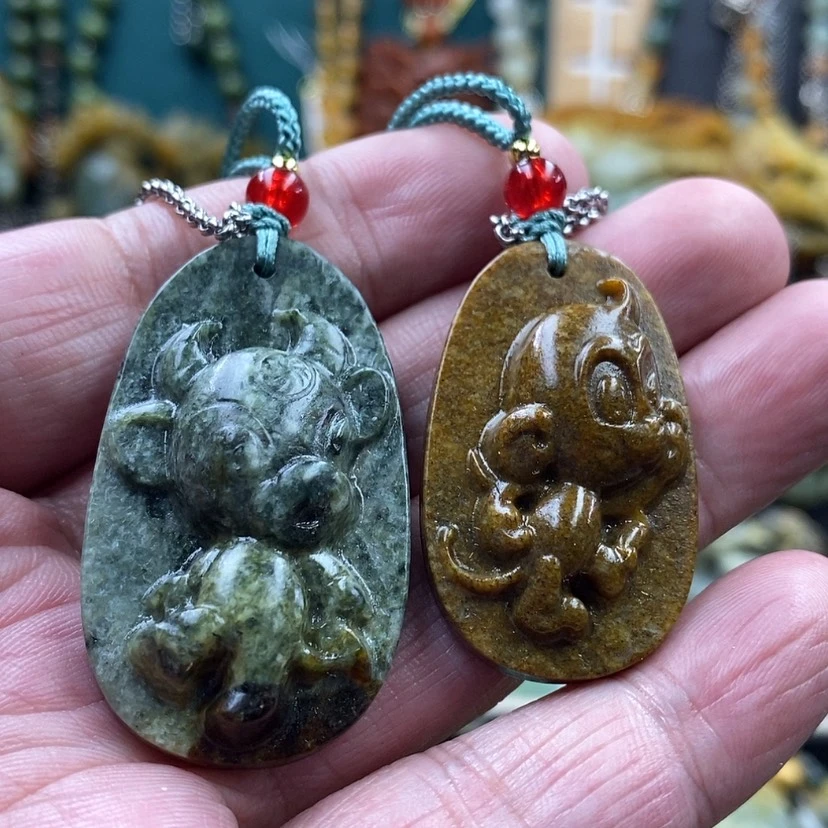 【闪购商品】蛇纹石玉未镶嵌吊坠?*柒