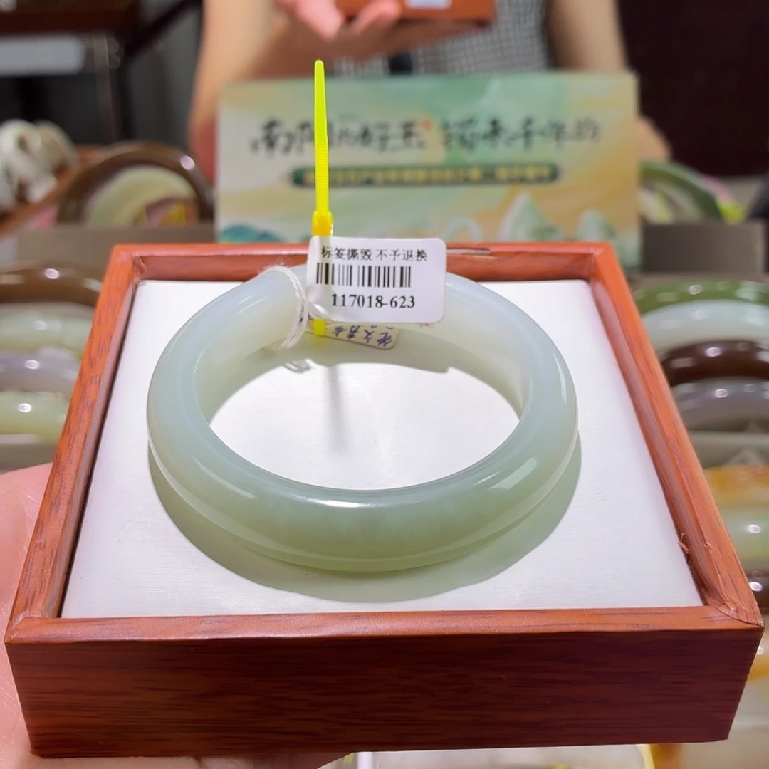 和田玉手镯未镶嵌31。 纹。51/52