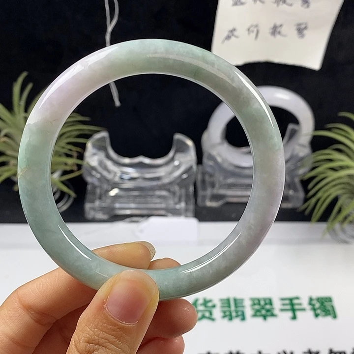 翡翠未镶嵌手镯42号。 59圈