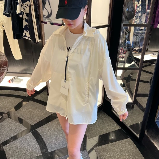 未使用 MONCLER 蒙口女士白色防晒衣 防晒服超薄款 宽松办学