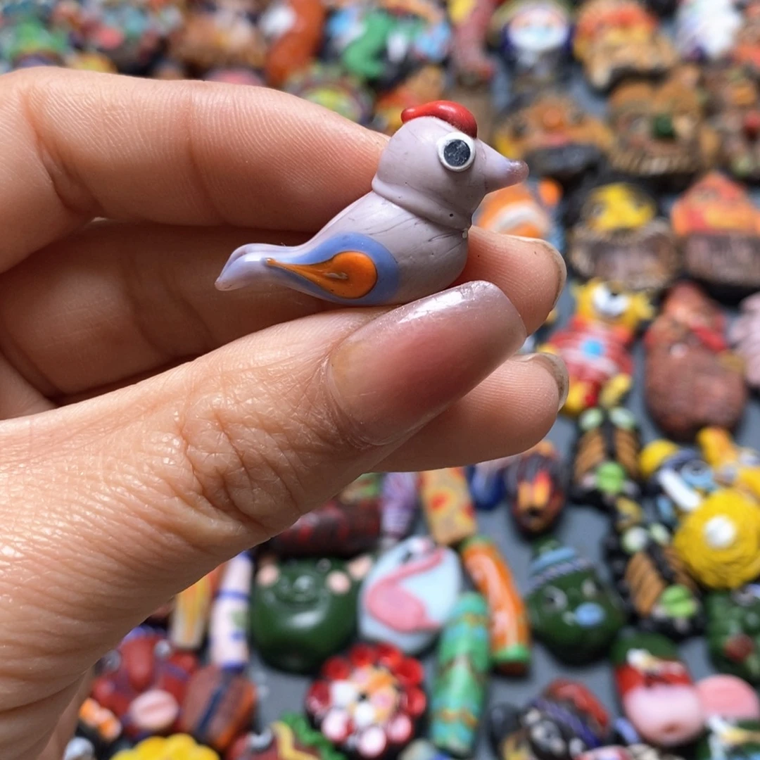 琉璃颈饰印度尼西亚小鸟