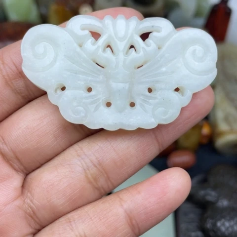 蛇纹石玉未镶嵌颈饰2