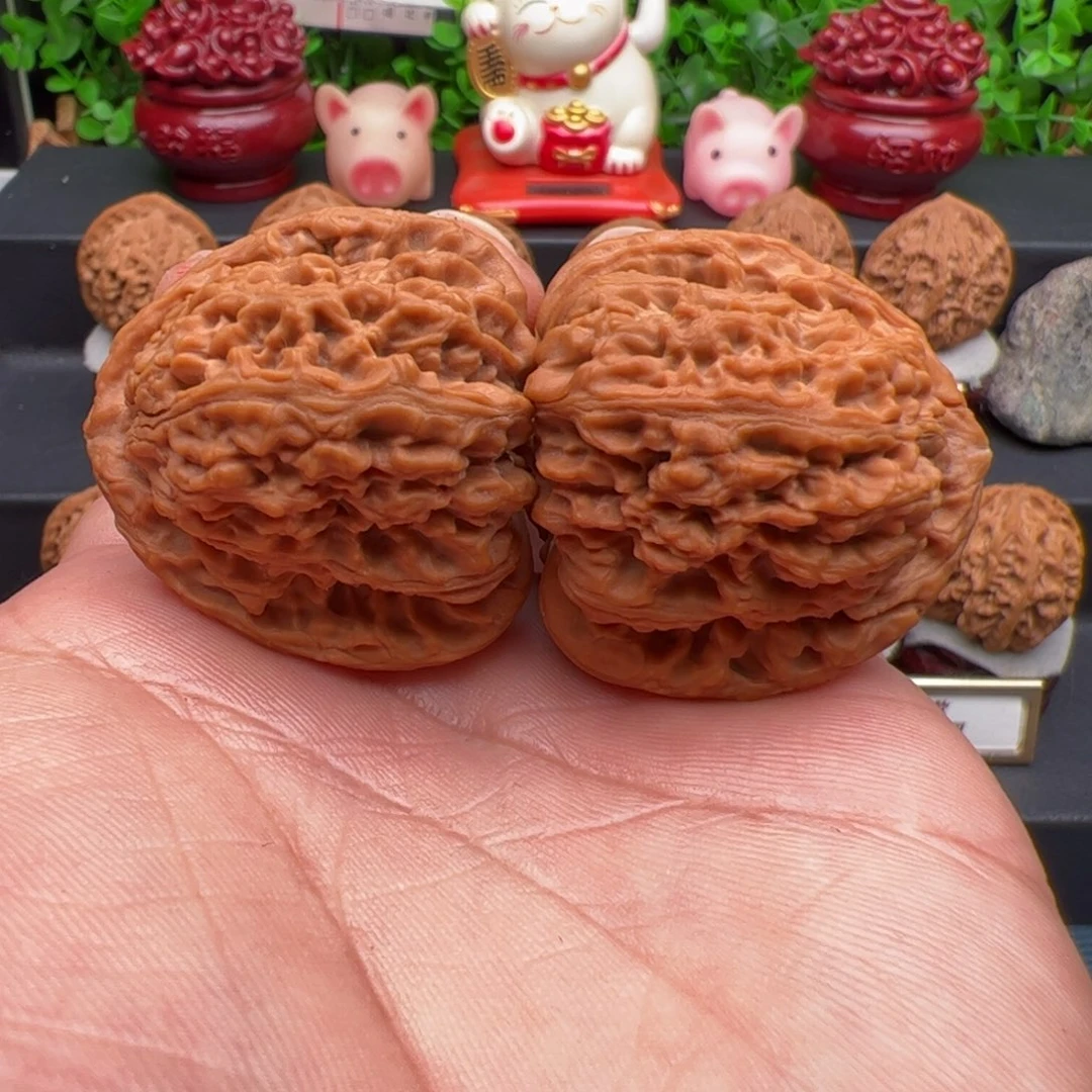 文玩核桃把件山区油核小天残脚南疆石，尺寸40