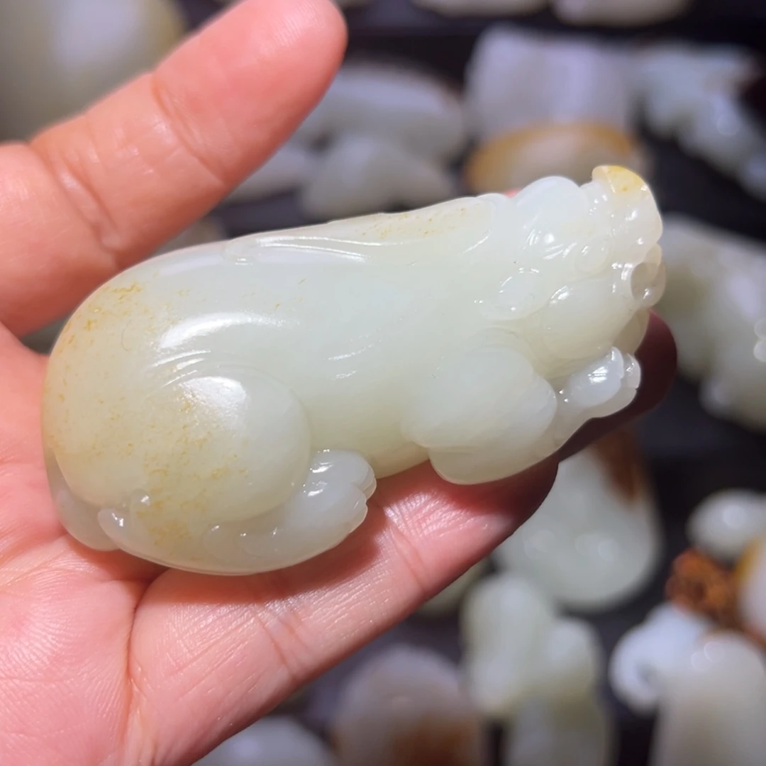 中***义和田玉未镶嵌颈饰