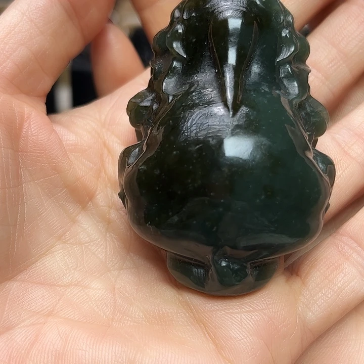 和田玉（墨玉）未镶嵌颈饰貔貅