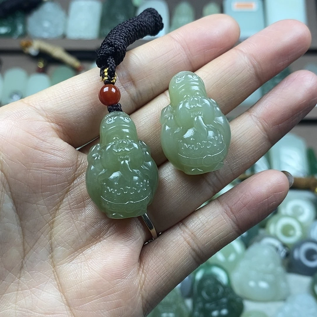 和田玉未镶嵌颈饰财神多样性发1件