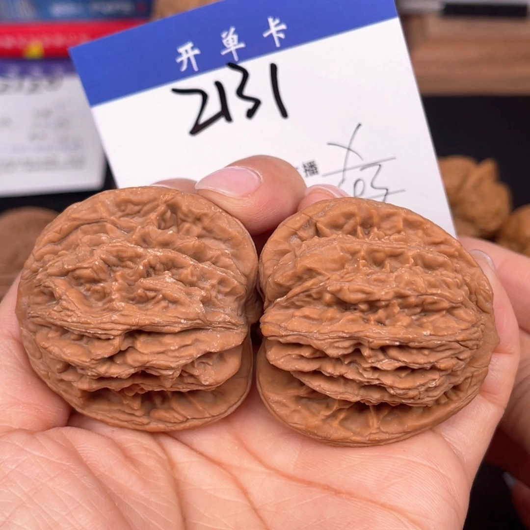 文玩核桃吊坠麦虎43尺。  2131