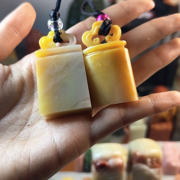 寿山石印石乙**娃寿山石雕刻