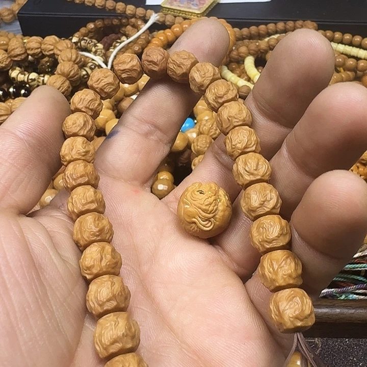 沧***粟猴头核桃吊坠微瑕龙蛇