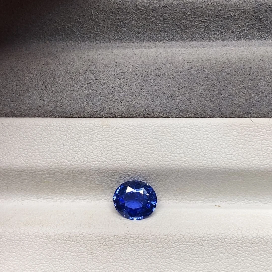 蓝宝石裸石1.67克拉天然矢车菊蓝宝石