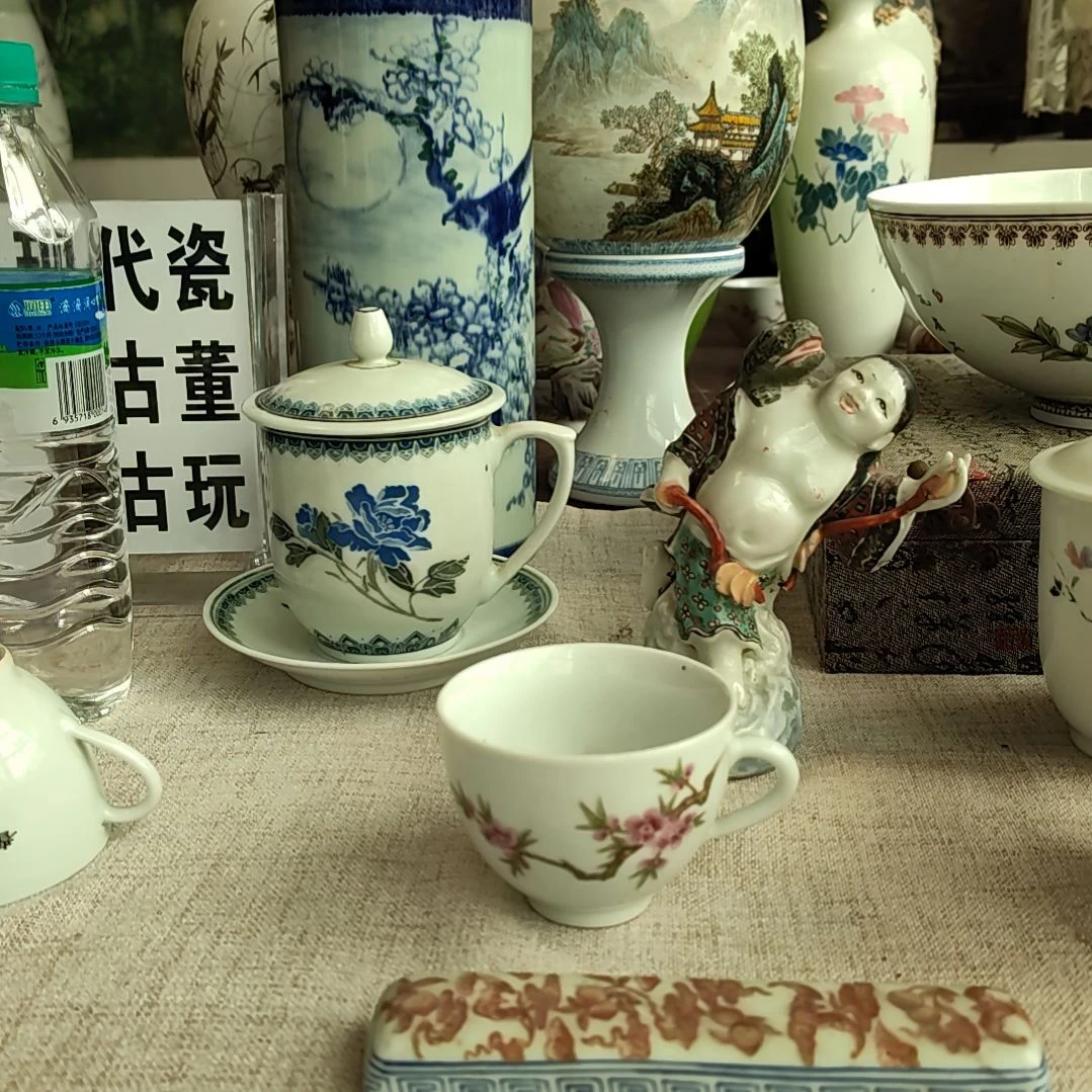景德镇精美陶瓷摆件