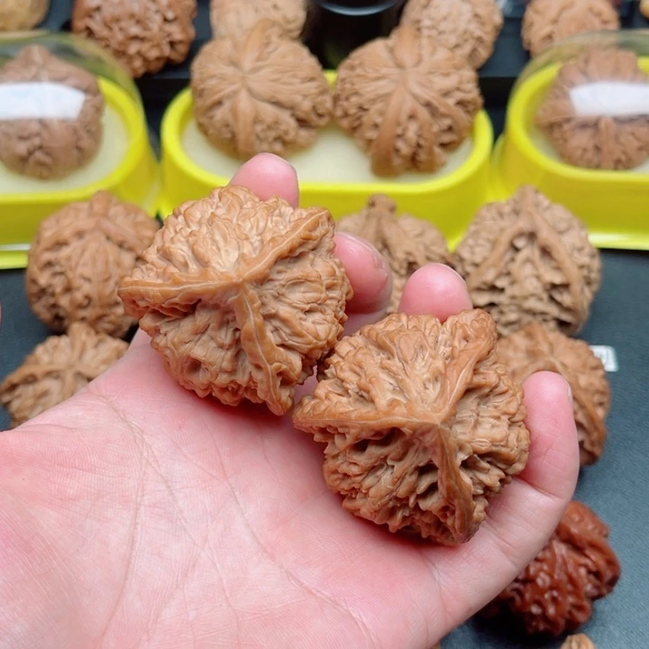 把件文玩核桃麒麟纹官帽三棱47×46×46