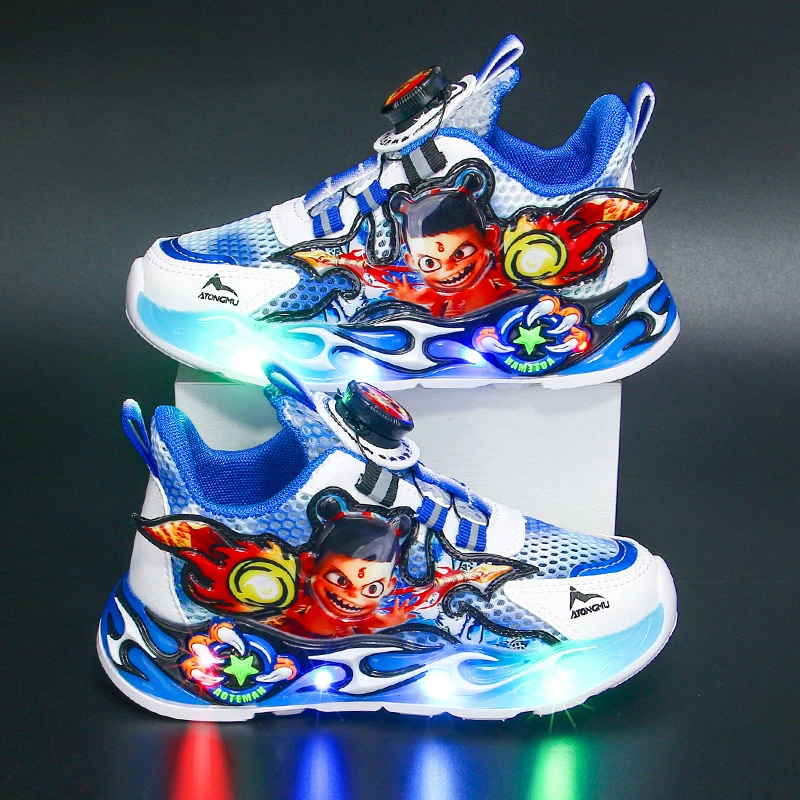 哪吒带灯男童鞋2025夏季单网透气网面儿童运动鞋旋转扣小孩跑步鞋