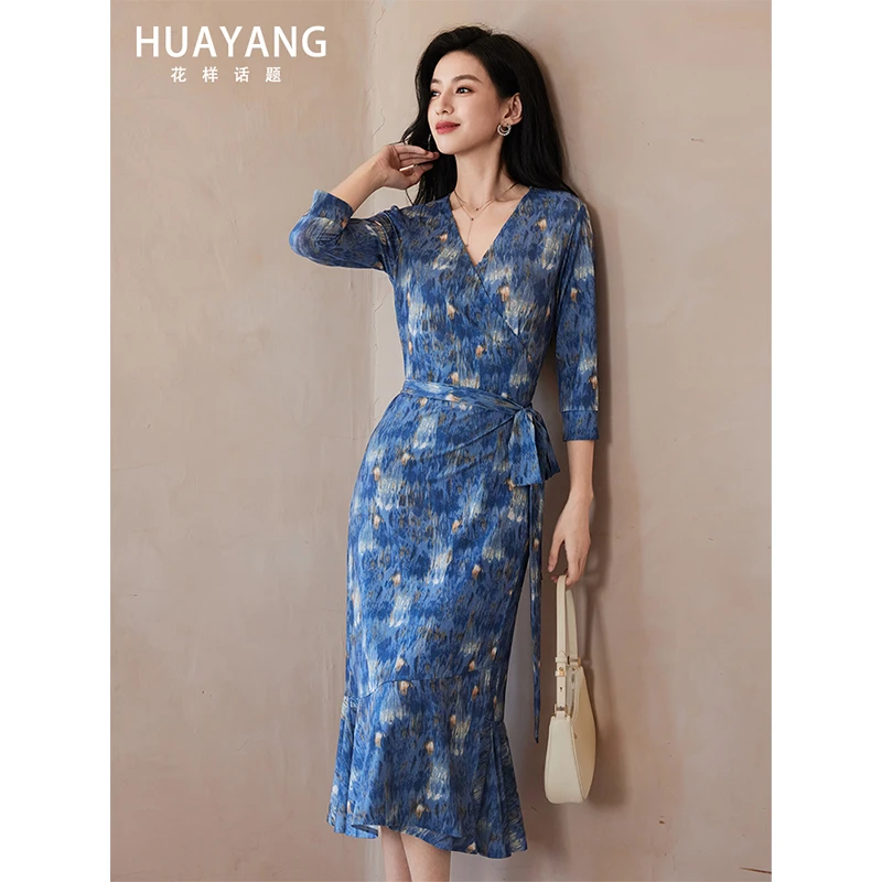 蓝色油画海边度假风连衣裙女2025新款夏季法式气质减龄显瘦裹身裙