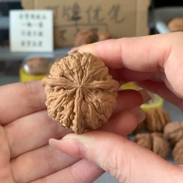 大***饼文玩核桃吊坠异形单只，有瑕疵